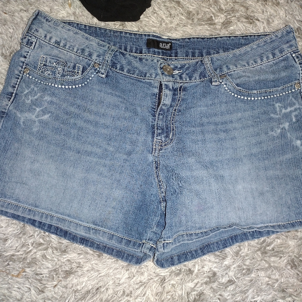 Cute shorts  it says size 16 Which seems big but im a size 8 and they fit loose